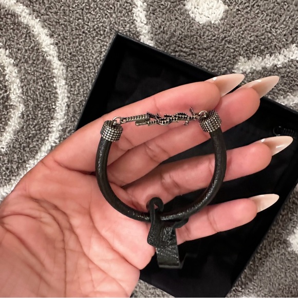 NEW SAINT LAURENT Textured-Leather and Silver-Tone Bracelet - small - Picture 3 of 6